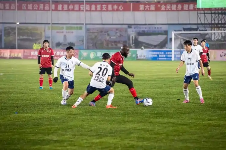 欧冠对决：里昂 VS 阿森纳